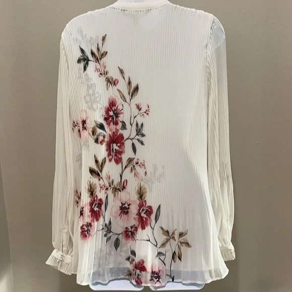 White House Black Market Pleated Blouse - Picture 2 of 13